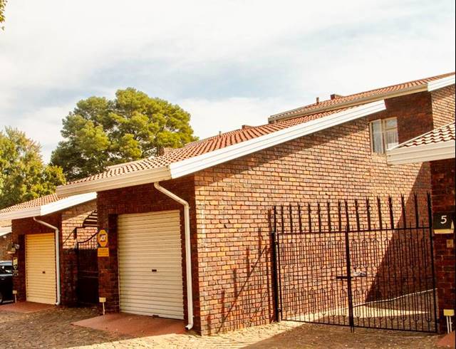 3 BEDROOM DUPLEX FOR SALE IN MEADOWBROOK